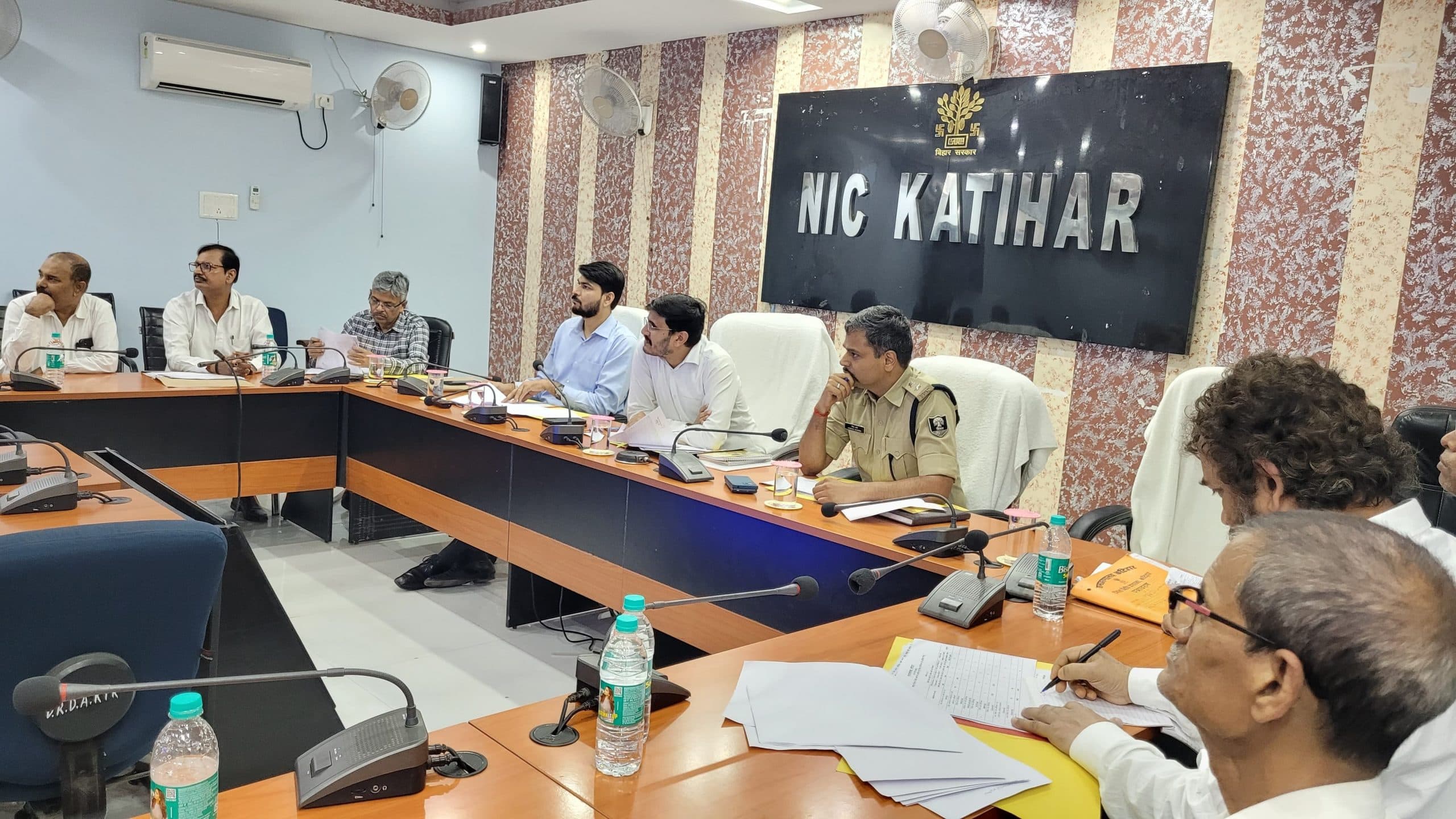 लंबित वादों के निष्पादन में तेजी लाने की जरूरत: डीएम