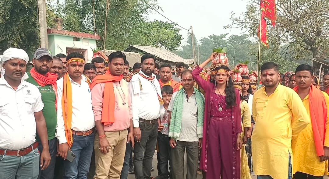 कार्तिक पूर्णिमा पर निकाली गयी भव्य कलश शोभायात्रा