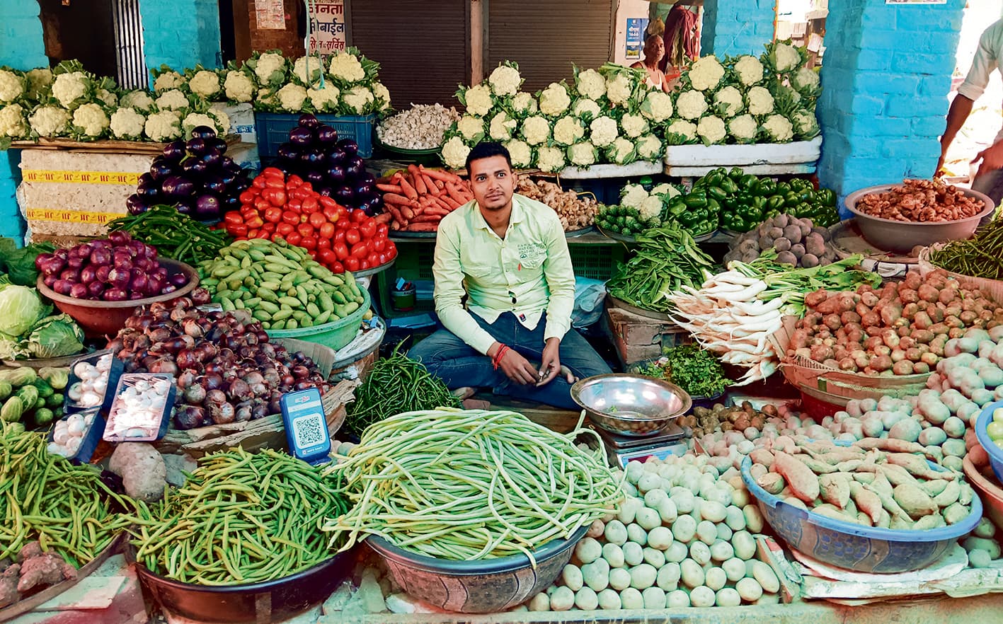 महंगी सब्जियों ने बिगाड़ा रसोई का बजट, कई फलों से महंगा बिक रहा टमाटर