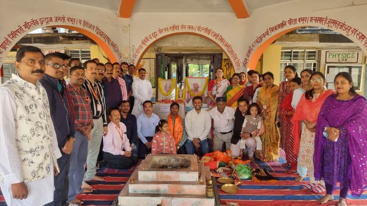 Giridih News :डीएवी सीसीएल में मनी गुरुनानक देव जी, बिरसा मुंडा व एनडी ग्रोवर की जयंती मनी