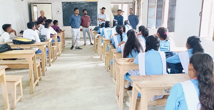 राजकीय पॉलिटेक्निक में स्कूली बच्चों को दी तकनीकी शिक्षा