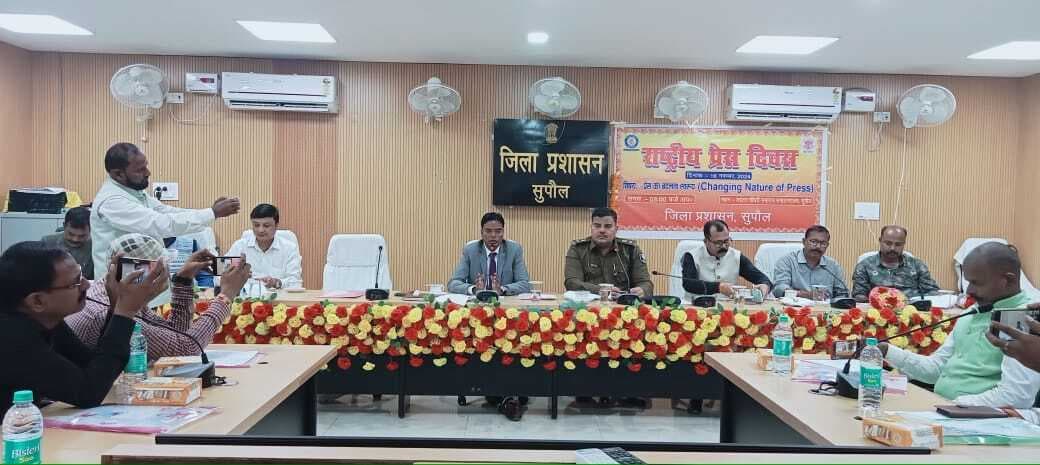 लोकतंत्र के चौथे स्तंभ मीडिया की है बड़ी भूमिका : डीएम