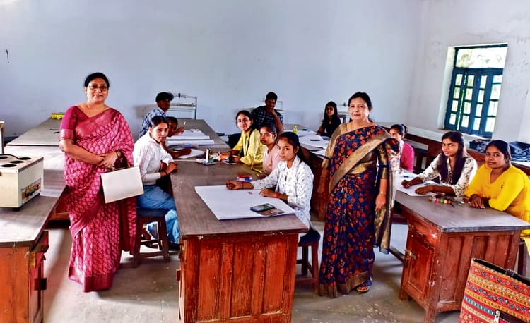 Gaya News : गया कॉलेज में चित्रकला व भाषण प्रतियोगिता का आयोजन