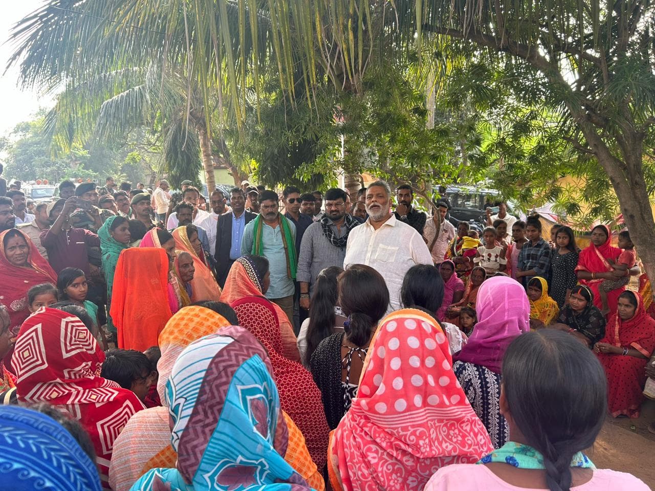 झामुमो प्रत्याशी ने किया जनसंपर्क