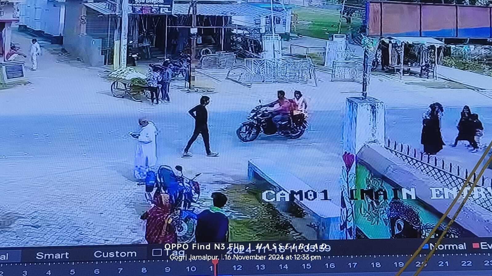 थाना के समीप बाइक की हुई चोरी