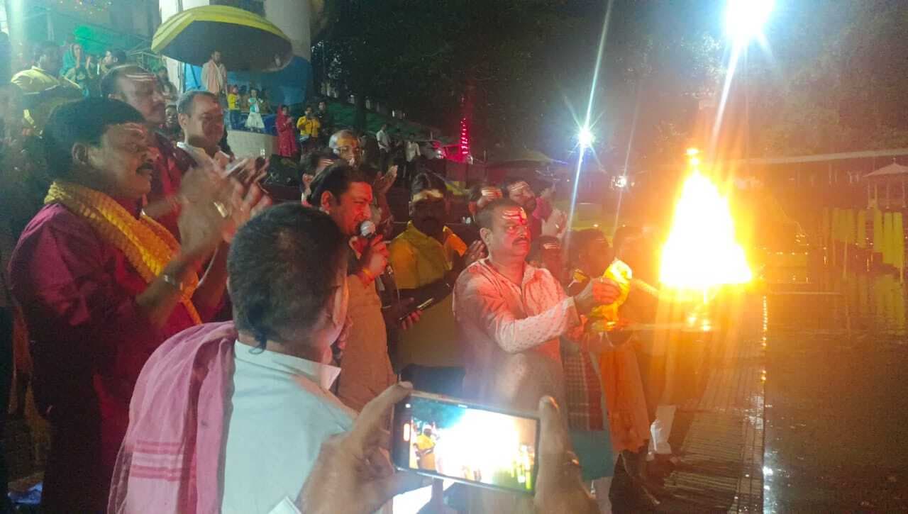 शिवगंगा में हुई भव्य महाआरती, 5100 दीपों से जगमगाया सरोवर