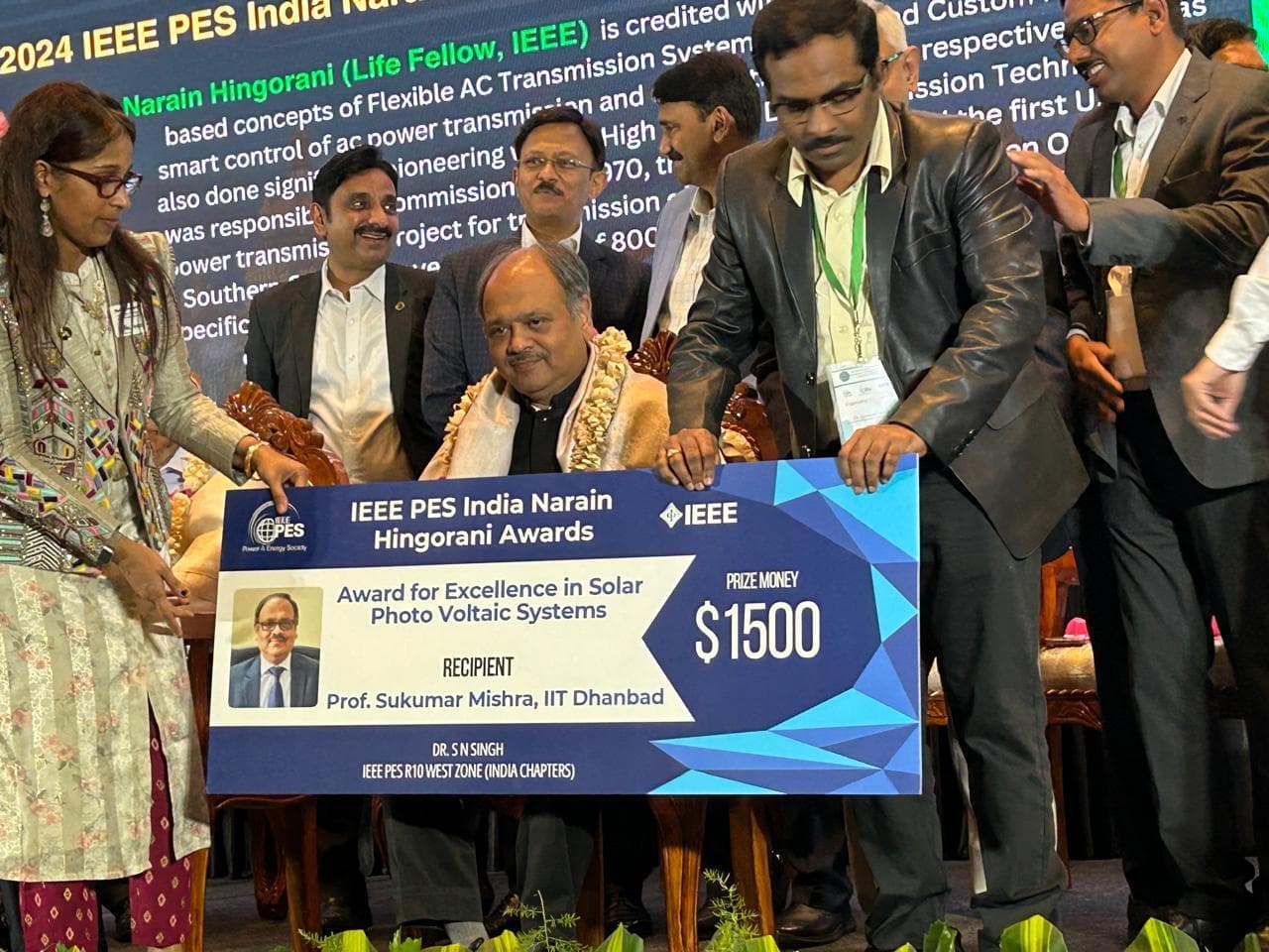 आइआइटी आइएसएम के निदेशक प्रो सुकुमार मिश्रा किये गये सम्मानित