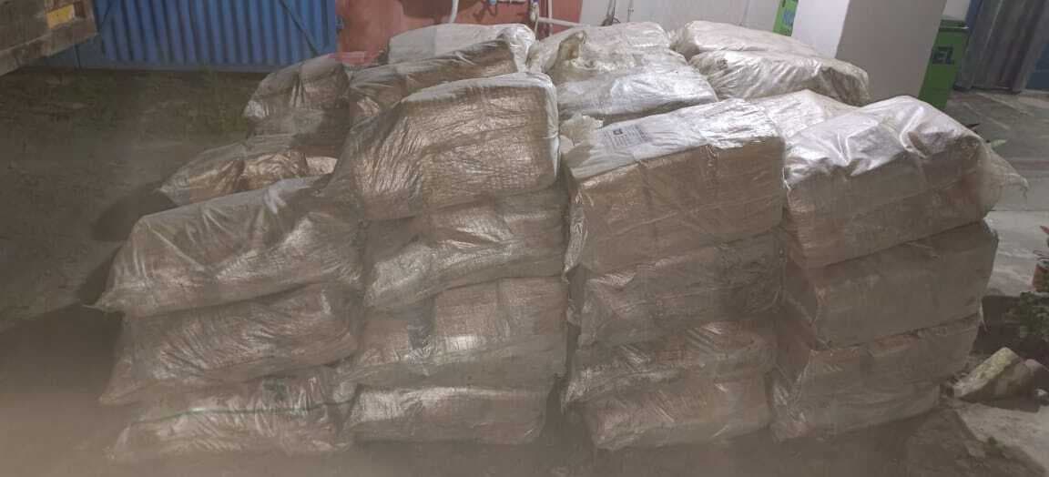 5400 बोतल नेपाली शराब के साथ तीन नाव जब्त, तस्कर फरार