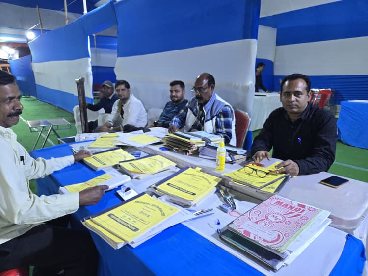 कुमैठा स्थित परिवहन कोषांग में एक हजार से अधिक वाहन हुए जमा