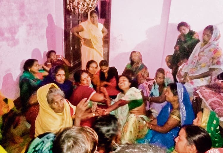 hajipur news. बरात में शामिल होने जा रहा युवक नाव से गिरकर नदी में डूबा