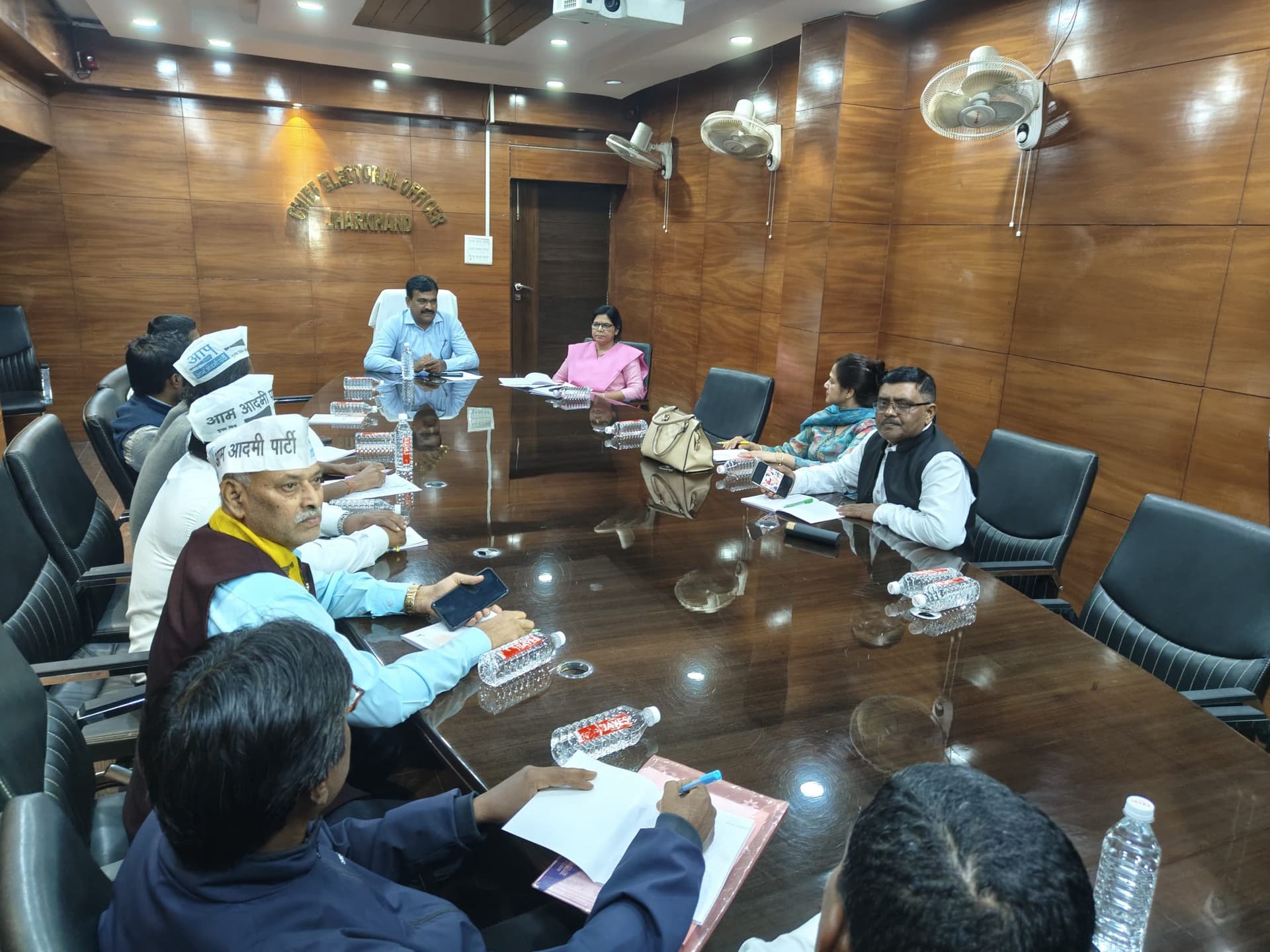 Election News : साइलेंट पीरियेड में टीवी चैनलों पर प्रचार प्रतिबंधित