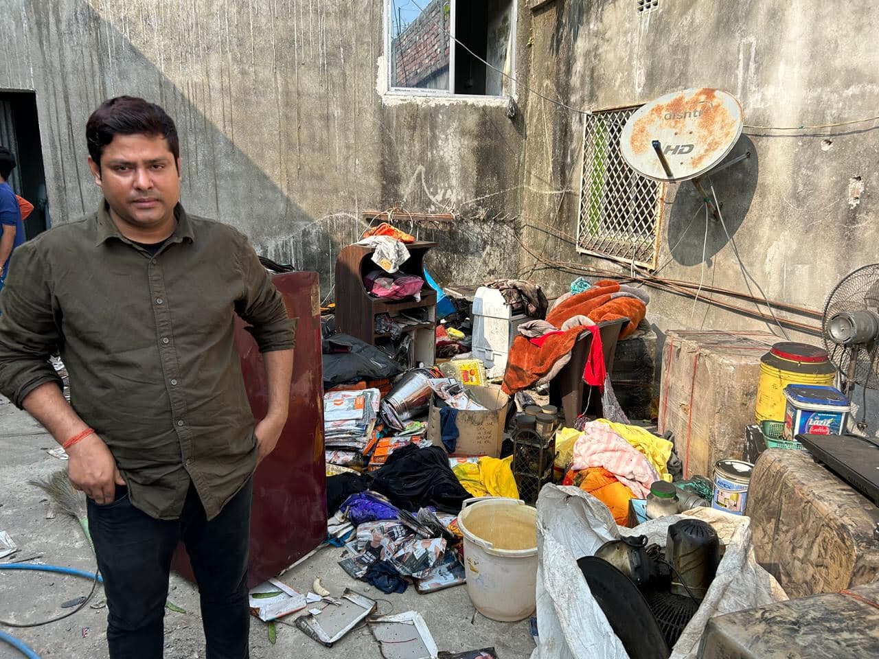 दो रेडिमेड कपड़ों की दुकान में लगी आग, दो करोड़ की संपत्ति नष्ट