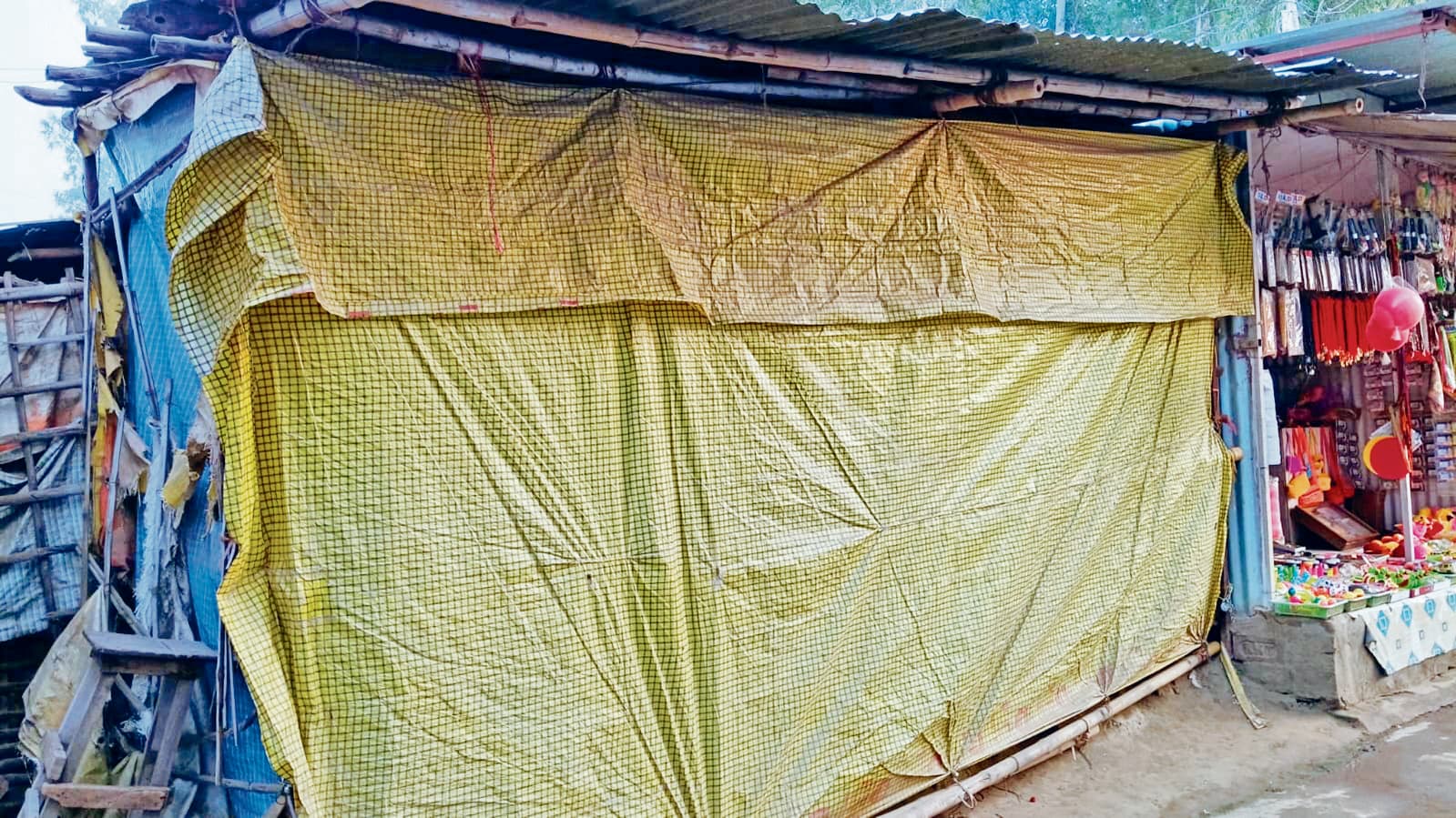 Gopalganj News : थावे मेले में चल रहा था जुए का अड्डा, डीएम के एक्शन में आते ही हुआ बंद