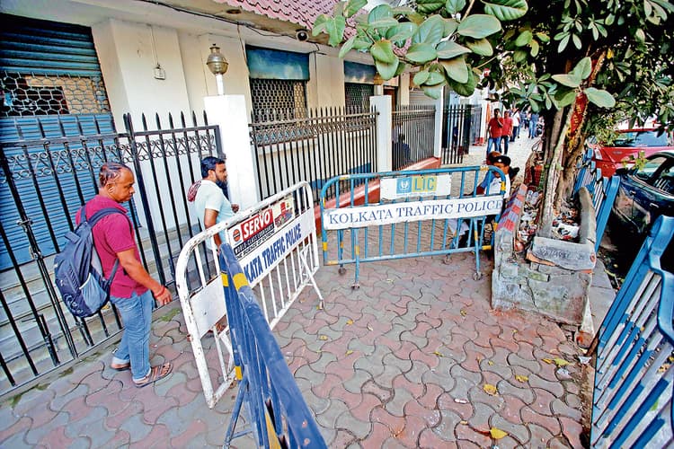 एमजी रोड के फुटपाथ पर व्यक्ति की हत्या, युवक गिरफ्तार