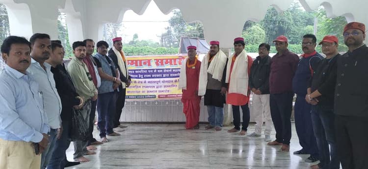 बम सेवार्थ उत्कृष्ट योगदान करने वाले व खेल के क्षेत्र में सम्मान पाने वालों को किया गया सम्मानित