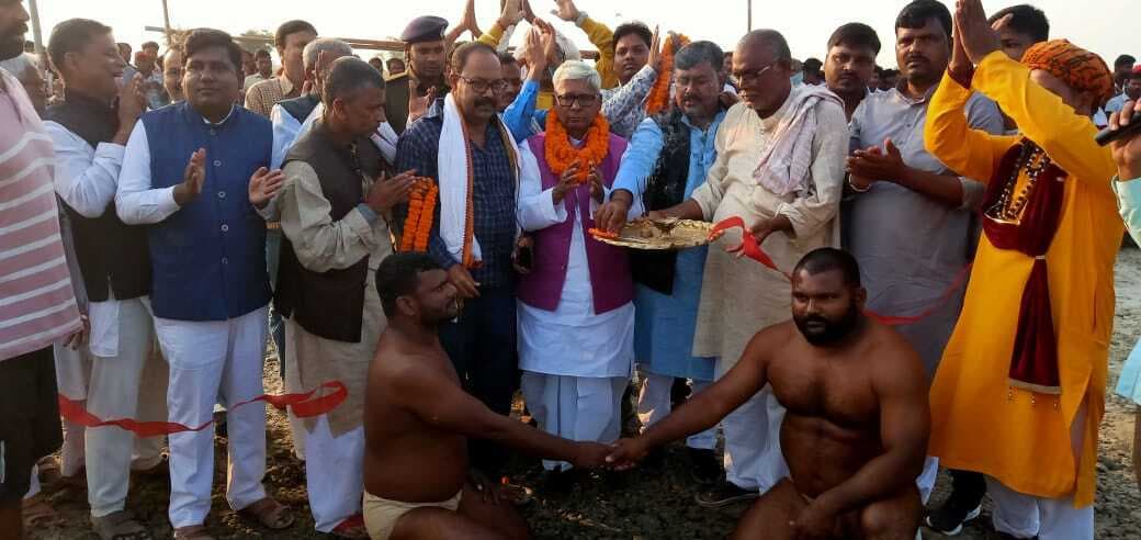 कार्तिक पूर्णिमा के अवसर पर पूर्वी कोसी तटबंध के किनारे छह दिवसीय मेला शुरू