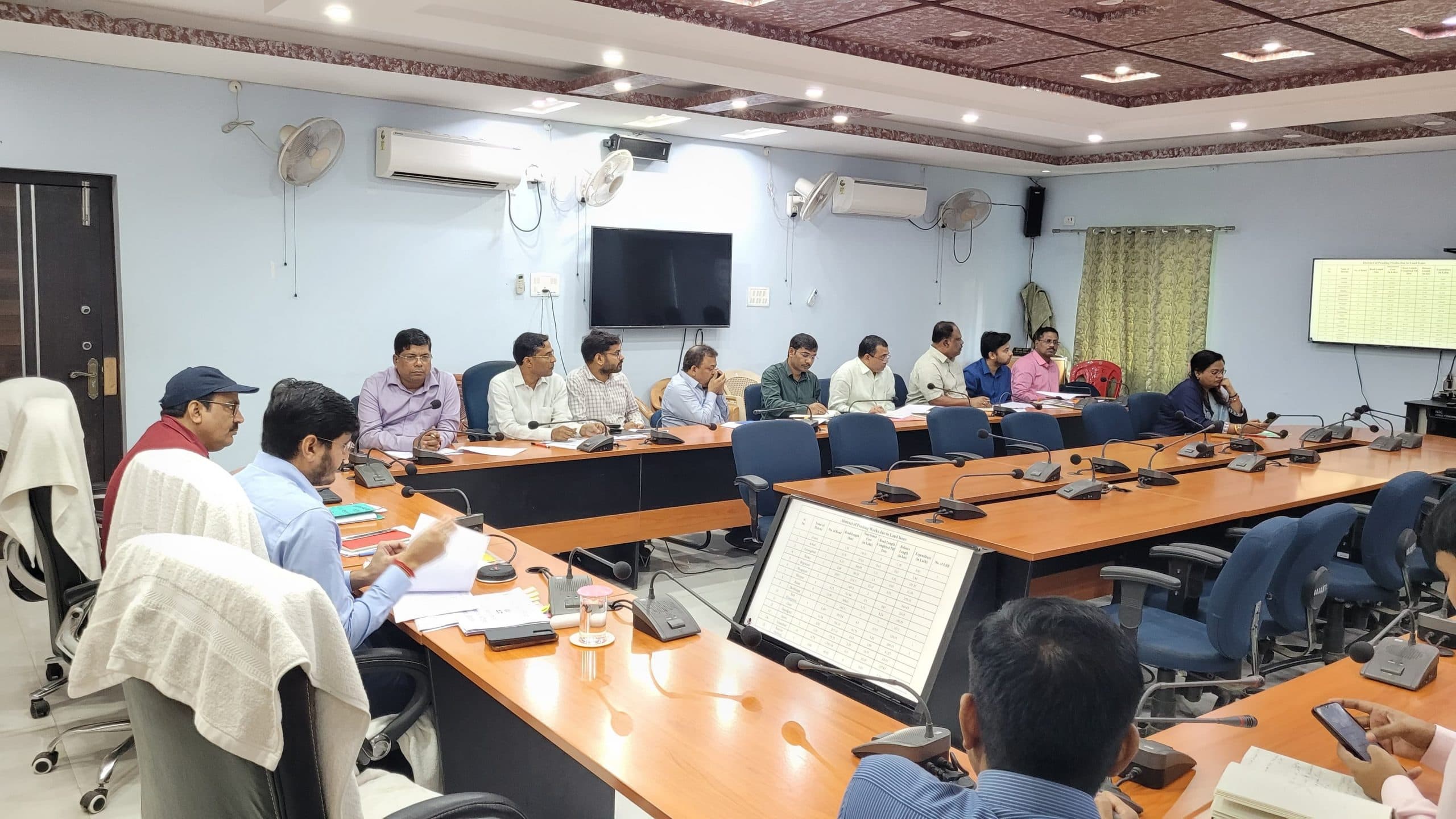 पराली नहीं जलाने को लेकर किसानों को करें जागरूक : मुख्य सचिव