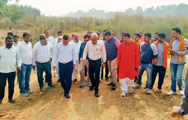 Gaya News : बियर बांध बनाने को लेकर जल संसाधन विभाग की टीम ने लिया जायजा