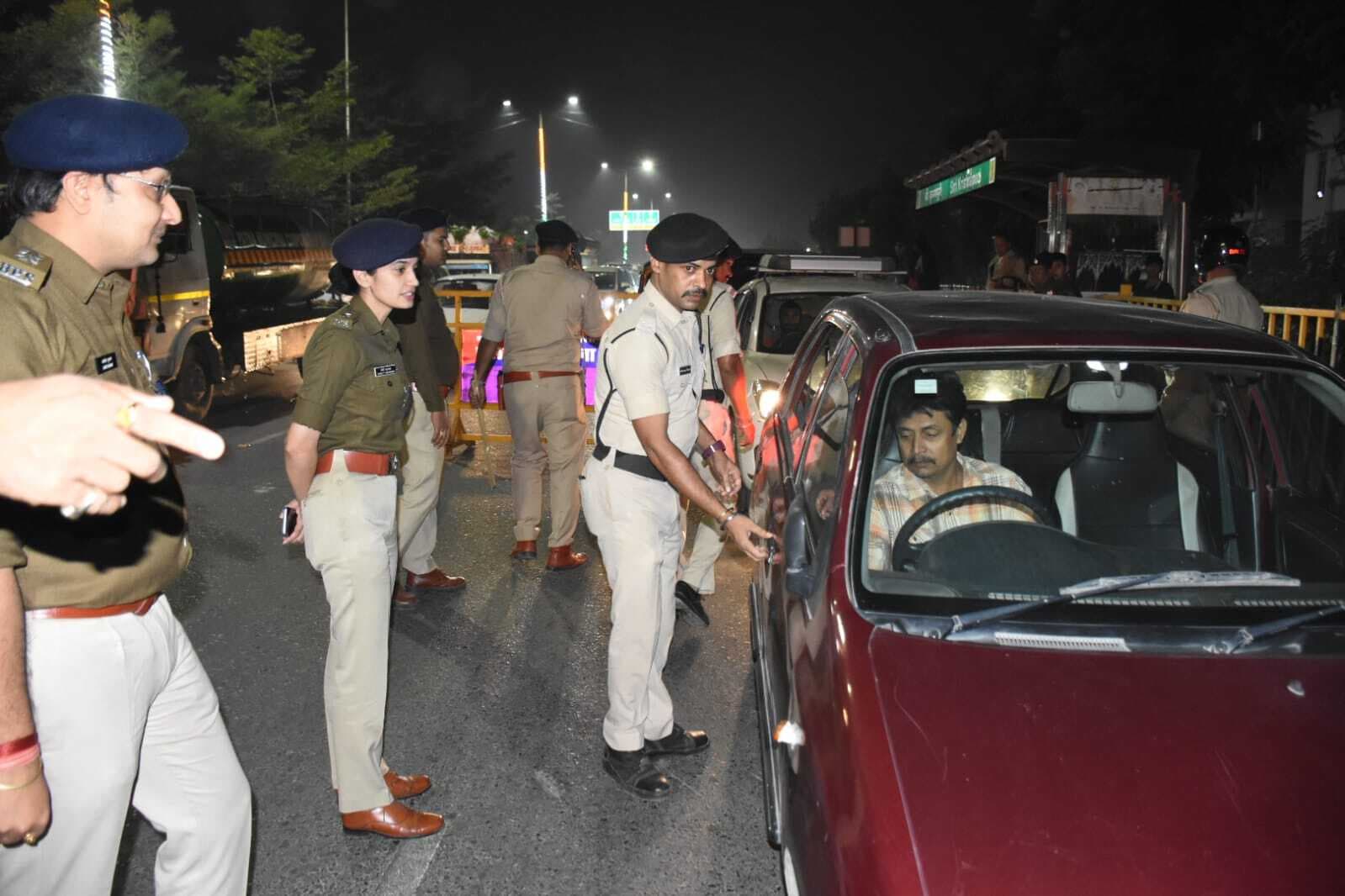 Patna News : वाहन चेकिंग में कार से 19 लाख रुपये बरामद, व्यक्ति से पूछताछ