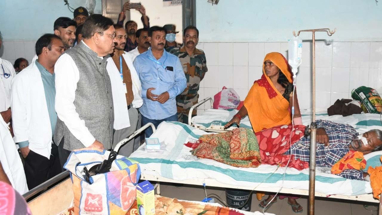 ड्यूटी से गायब डाक्टरों पर आयुक्त ने जतायी नाराजगी