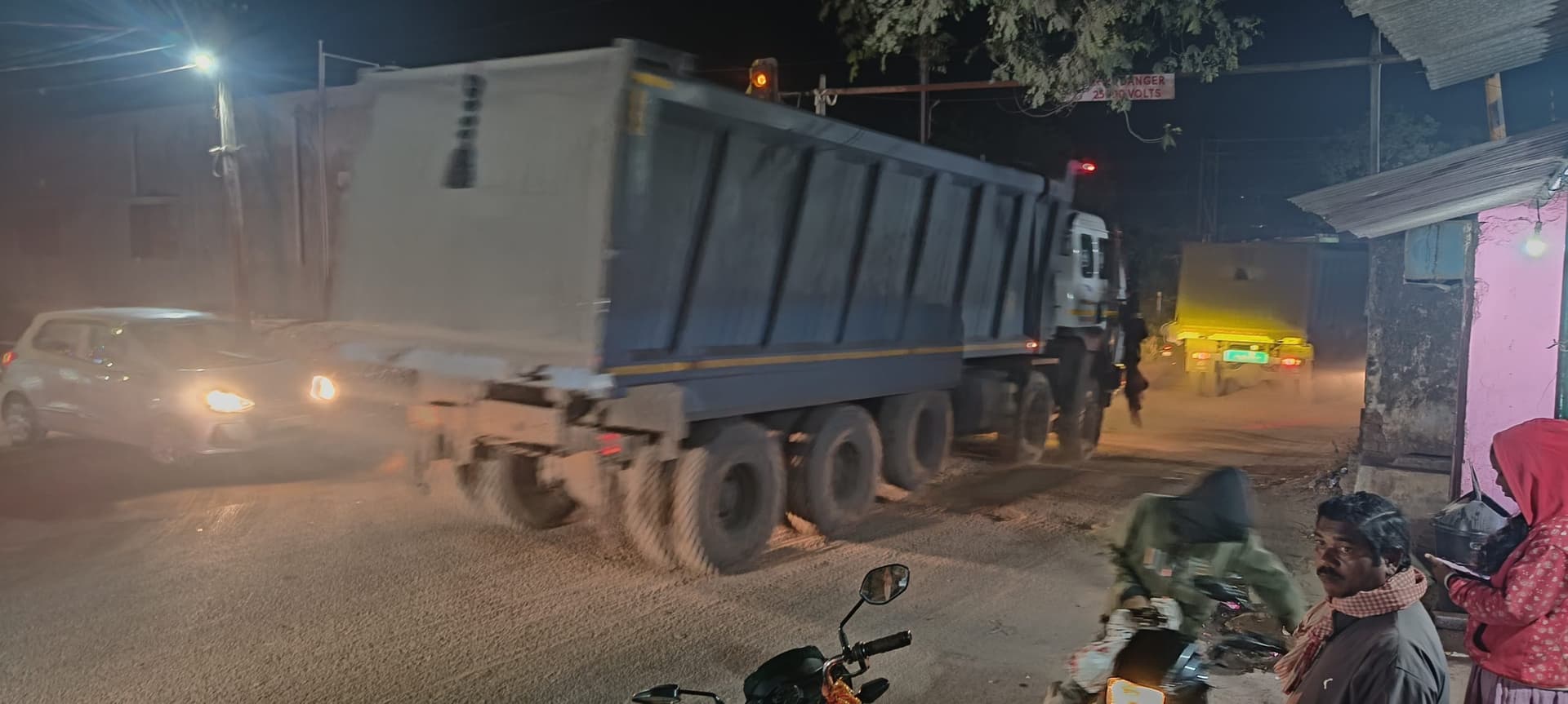हाइवा और डंपर से कोयले की ट्रांसपोर्टिंग से बढ़ी परेशानी