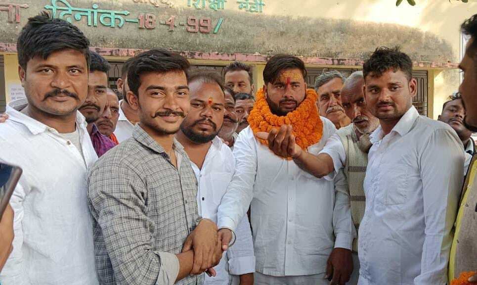 पैक्स चुनाव- बरहट में दूसरे दिन 27 ने किया नामांकन