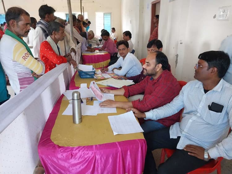 नामांकन के अंतिम दिन 99 अभ्यर्थियों ने भरा पर्चा
