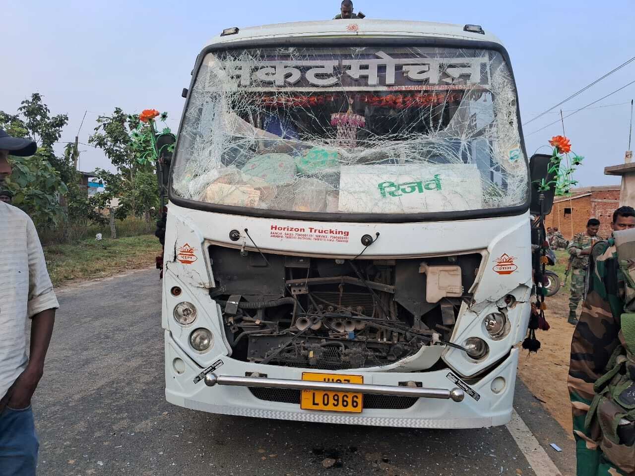 ताराबाद में दो बसों की हुई टक्कर, पुलिस के छह जवान जख्मी