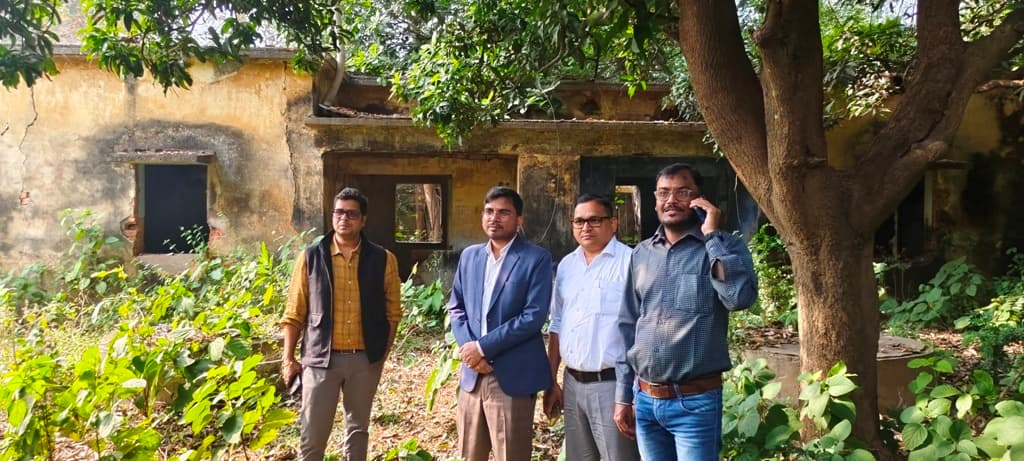 जिले के खंडहर हो चुके भवनों को जल्द हटाया जायेगा