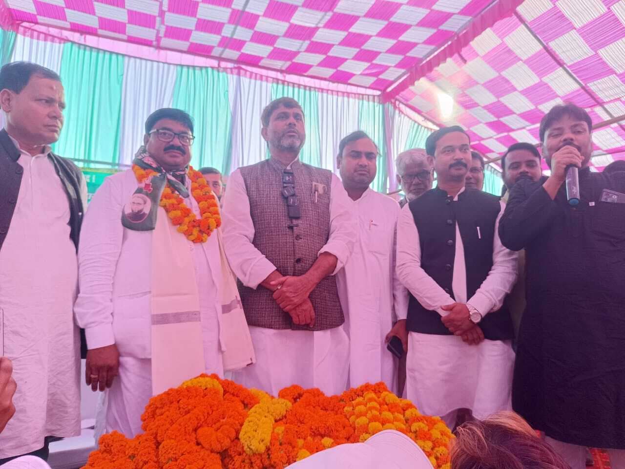 जोकीहाट के मुर्शीद आलम ने ग्रहण की एआईएमआईएम की सदस्यता