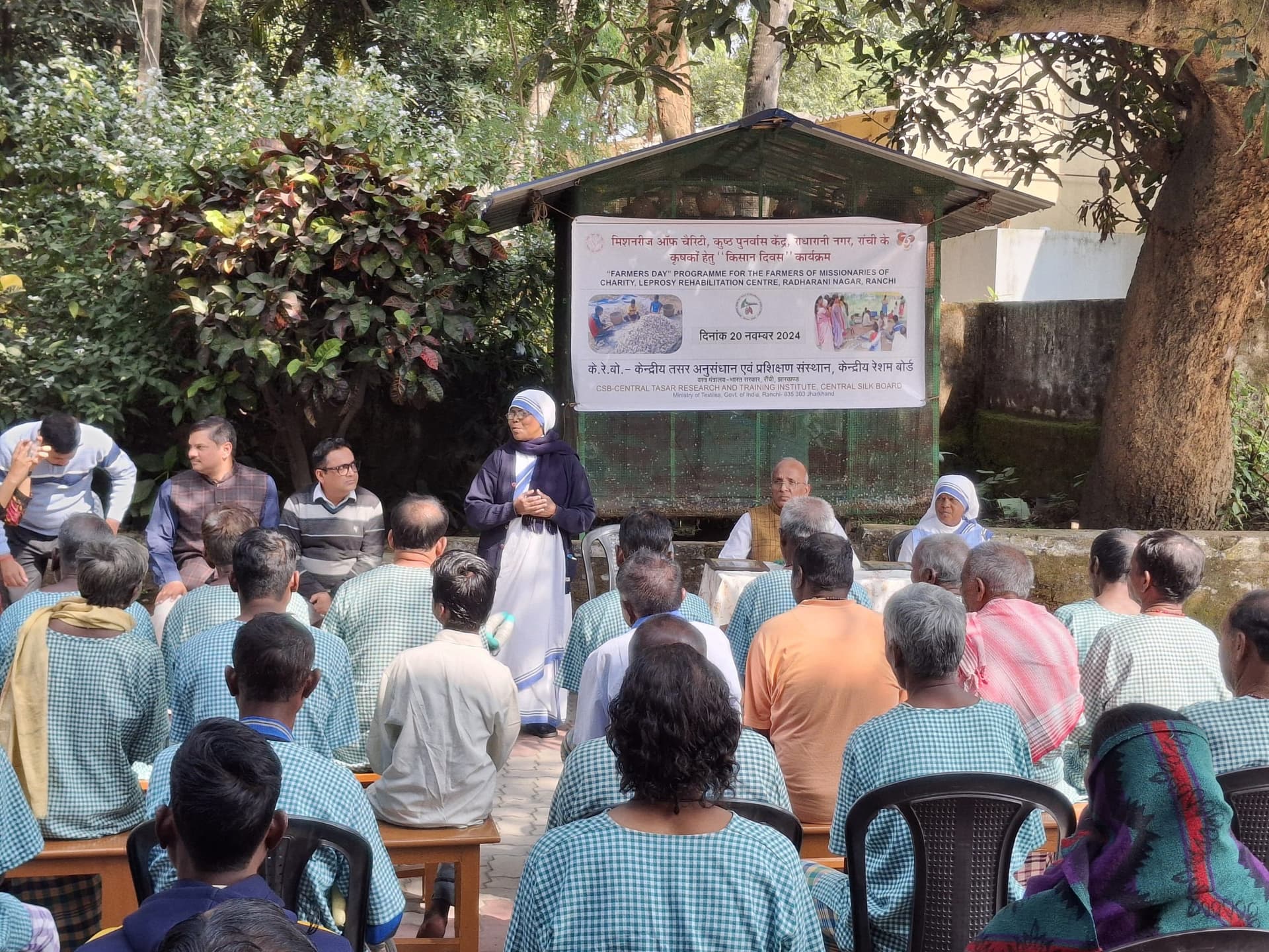 ओके :::: किसानों ने सीखी रेशम कीट पालन की नयी तकनीक