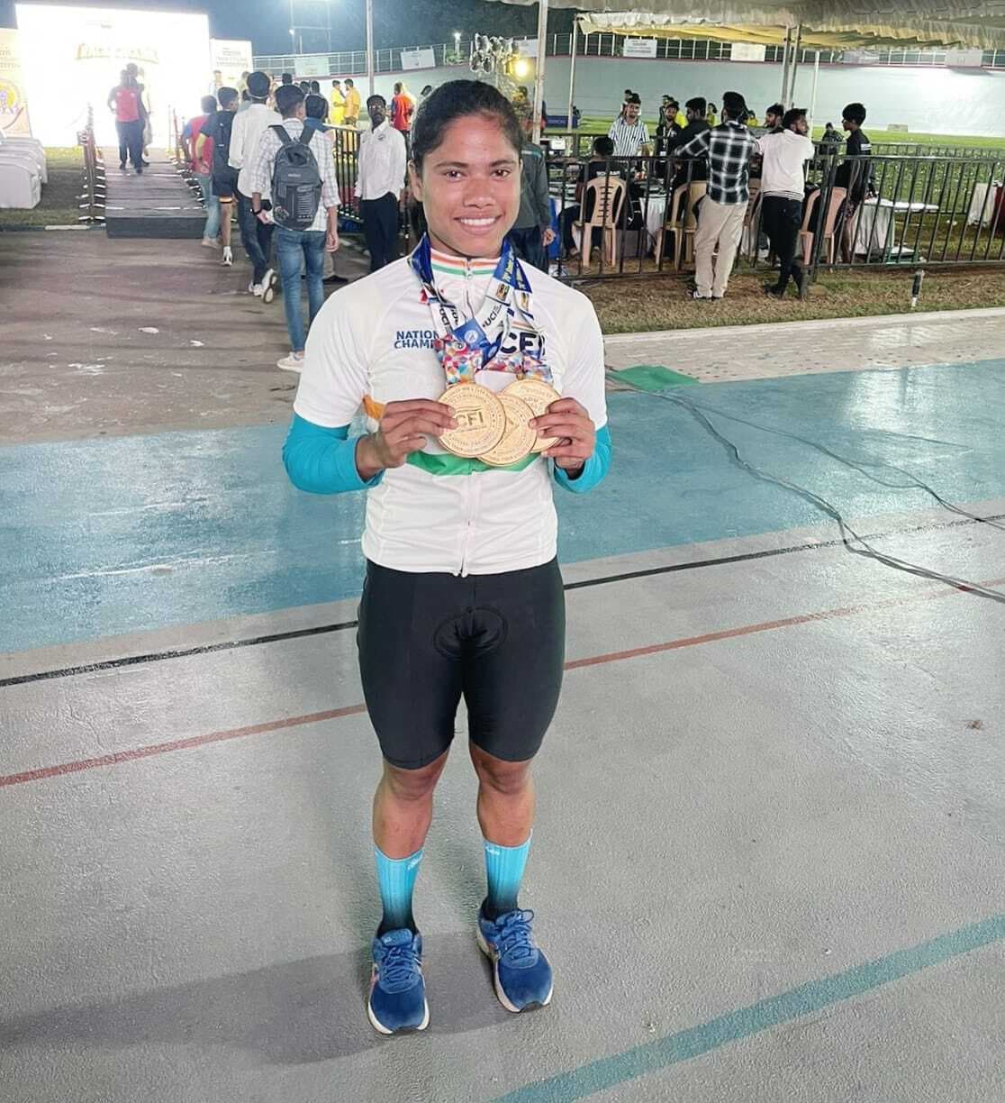 Cycling: नेशनल साइकिलिंग में सरिता को तीन व विकास को एक स्वर्ण पदक