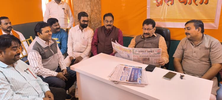 Giridih News :निर्भय शाहाबादी ने कार्यकर्ताओं संग की बैठक