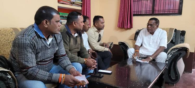 Giridih News :नागेंद्र महतो ने पूजा पाठ से की दिन की शुरुआत