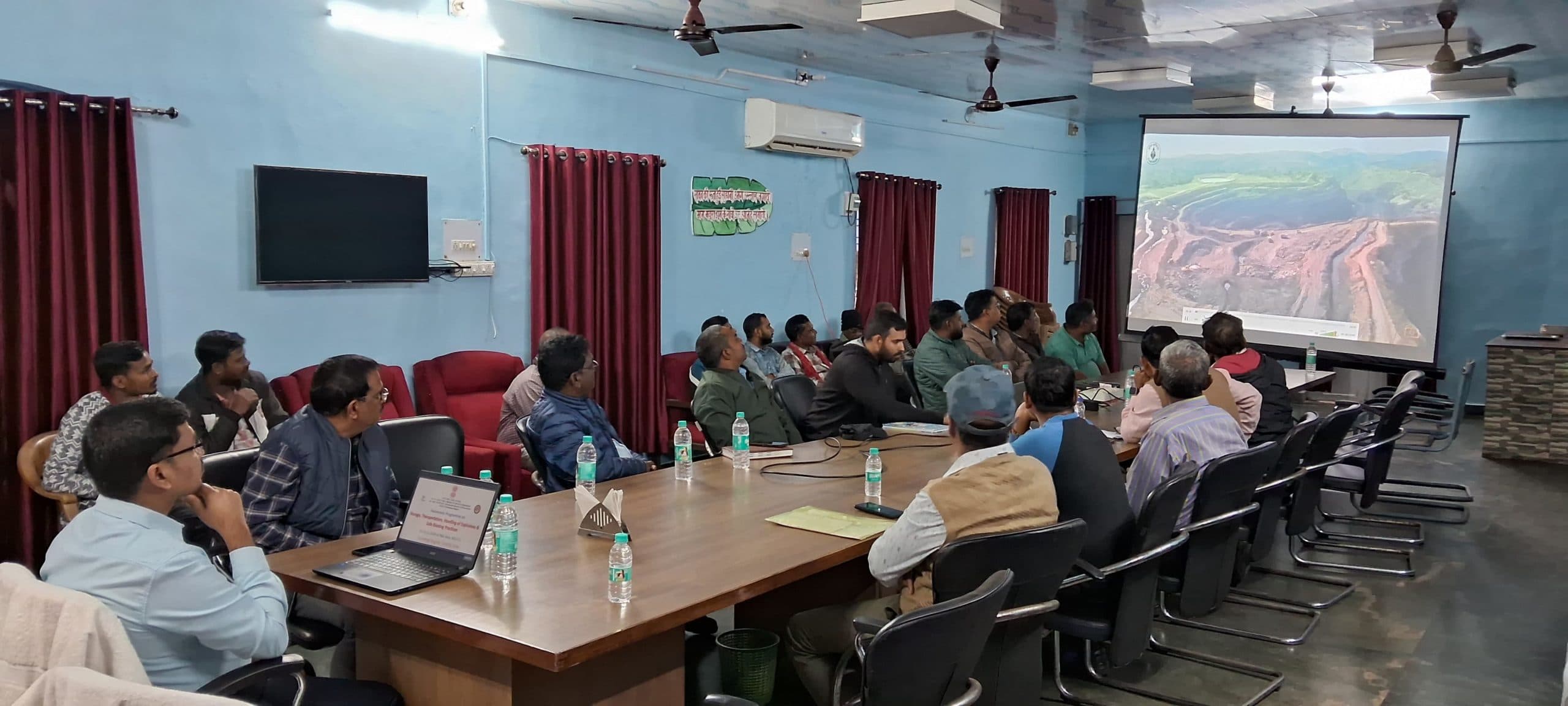 Bokaro News : खदानों में हर वक्त सतर्क व सजग रहने की जरूरत : डीडीएमएस