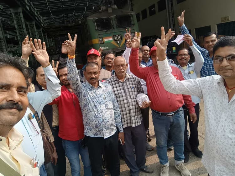 Dhanbad News:रेल यूनियन चुनाव को ले इसीआरकेयू ने चलाया जनसंपर्क