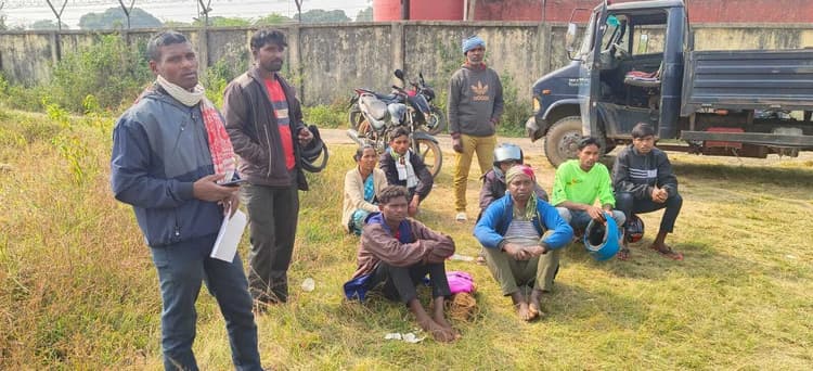 ::::::: दामाद ने कुदाल से वार कर ससुर की हत्या की