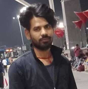 ट्रक के धक्के से पति की मौत, पत्नी घायल