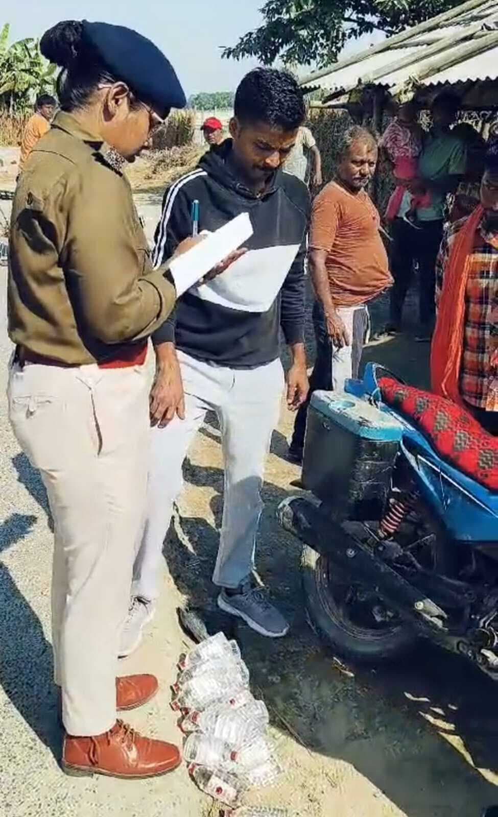 30 बोतल नेपाली शराब के साथ एक युवक गिरफ्तार