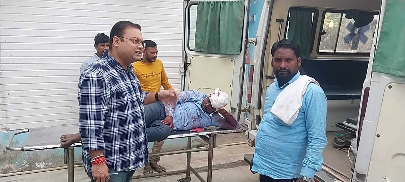 दो बाइक की टक्कर में तीसरे बाइक ने युवक को रौंदा