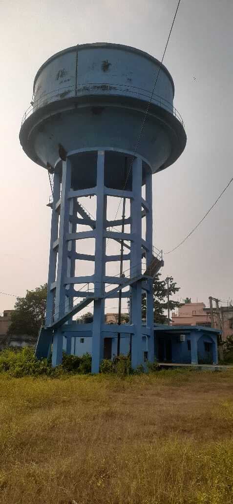 Ghatshila news : 14 वर्षों में जलापूर्ति योजना पूरी नहीं, रेल लाइन पार नहीं पहुंचा पाइप
