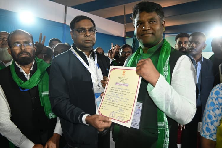 41174 मतों के बड़े अंतर से झामुमो से आलोक सोरेन ने दर्ज की जीत