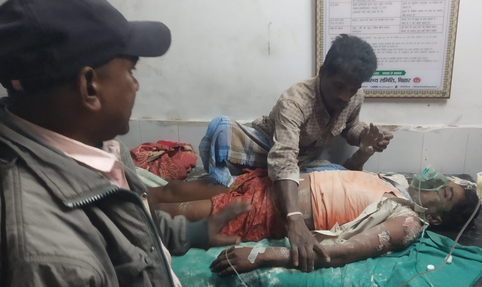 बिजलीकर्मी को लगा करेंट, रेफर