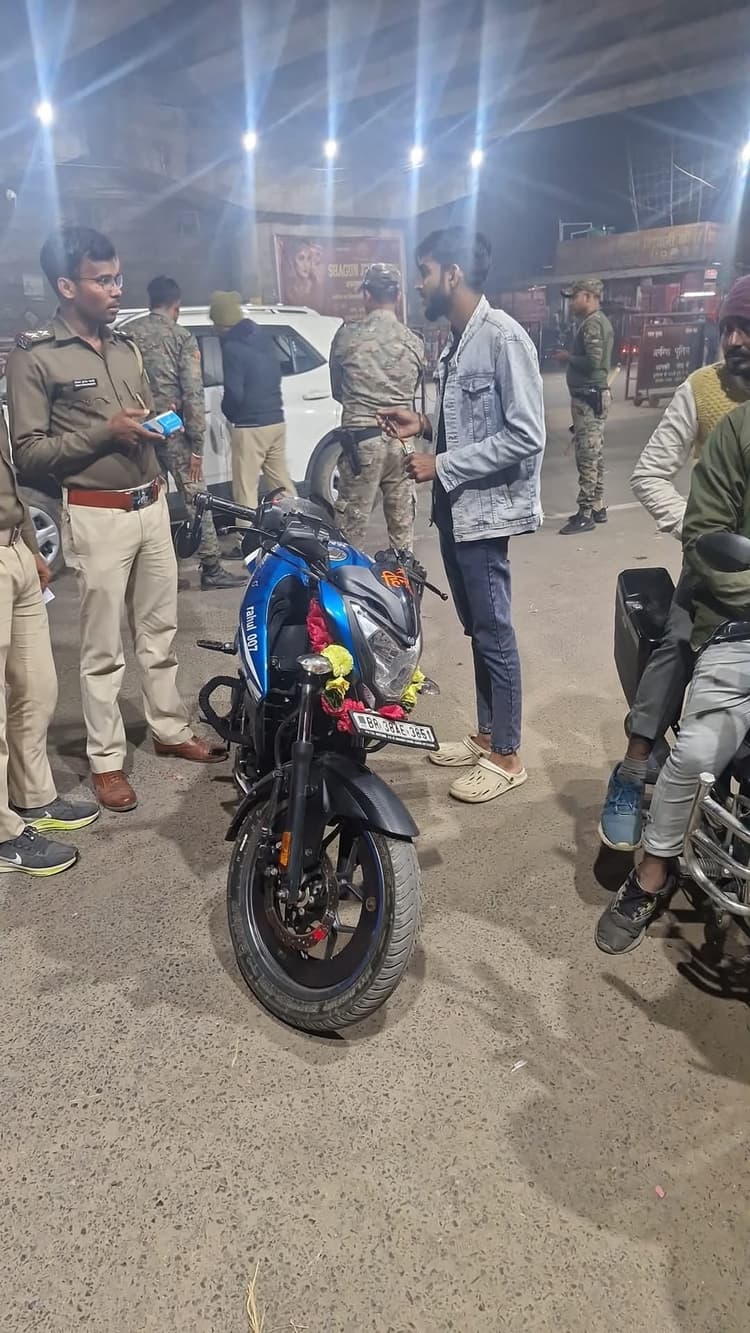 12वीं के छात्र का लॉज के कमरे में फंदे से लटका मिला शव