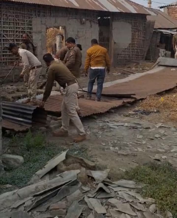 हत्याकांड के तीन आरोपितों के घर कुर्की-जब्ती