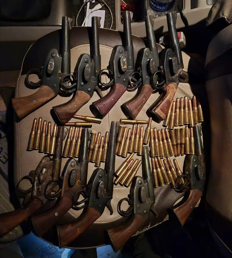 बंगाल पुलिस ने बरामद की हथियार की खेप, दो गिरफ्तार