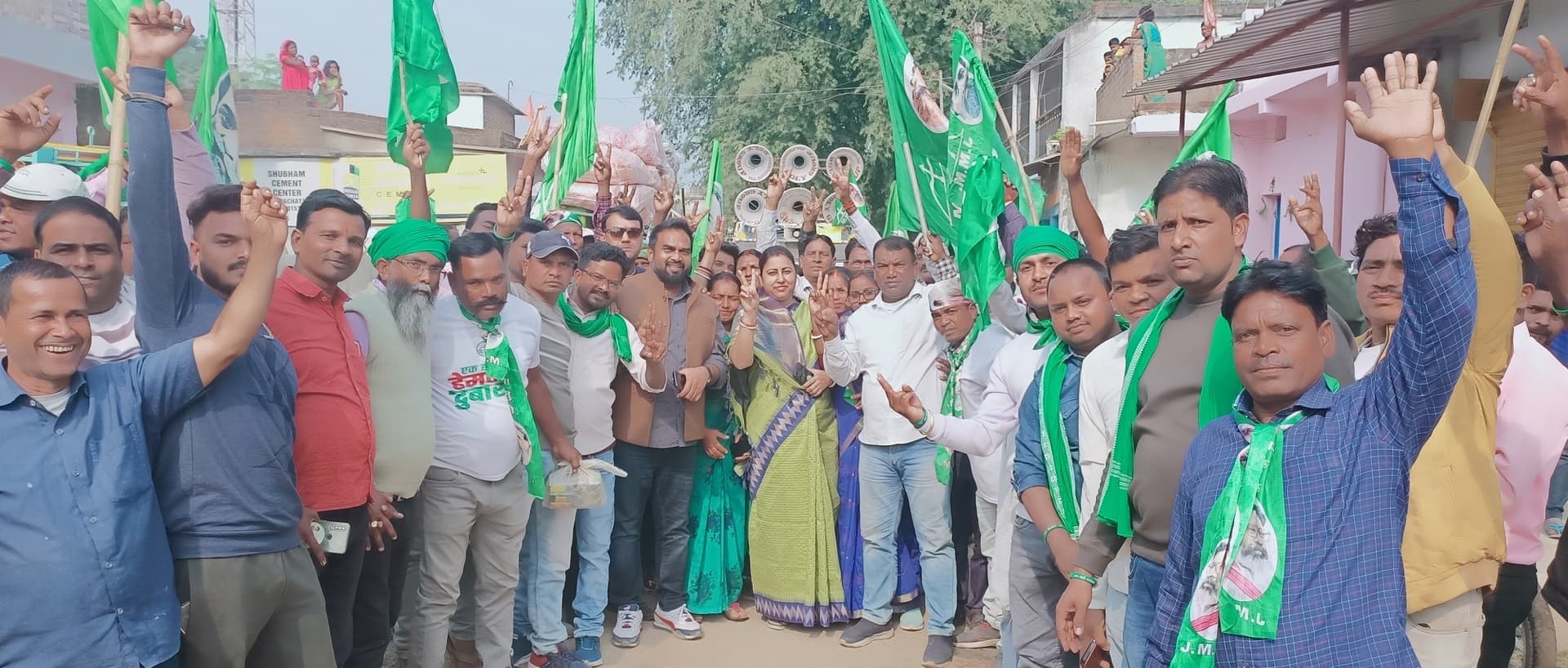 BOKARO NEWS : योगेंद्र प्रसाद की जीत पर खैराचातर में निकला विजय जुलूस<bha>—</bha>