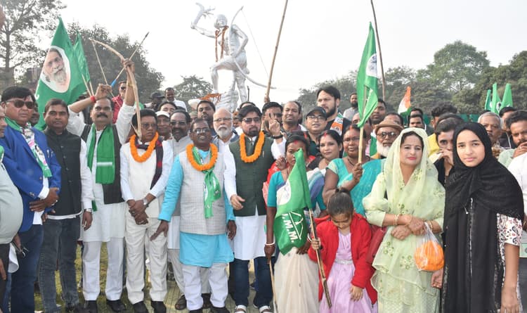 BOKARO NEWS : इंडिया महागठबंधन की झामुमो कार्यकर्ताओं ने मनाया जश्न