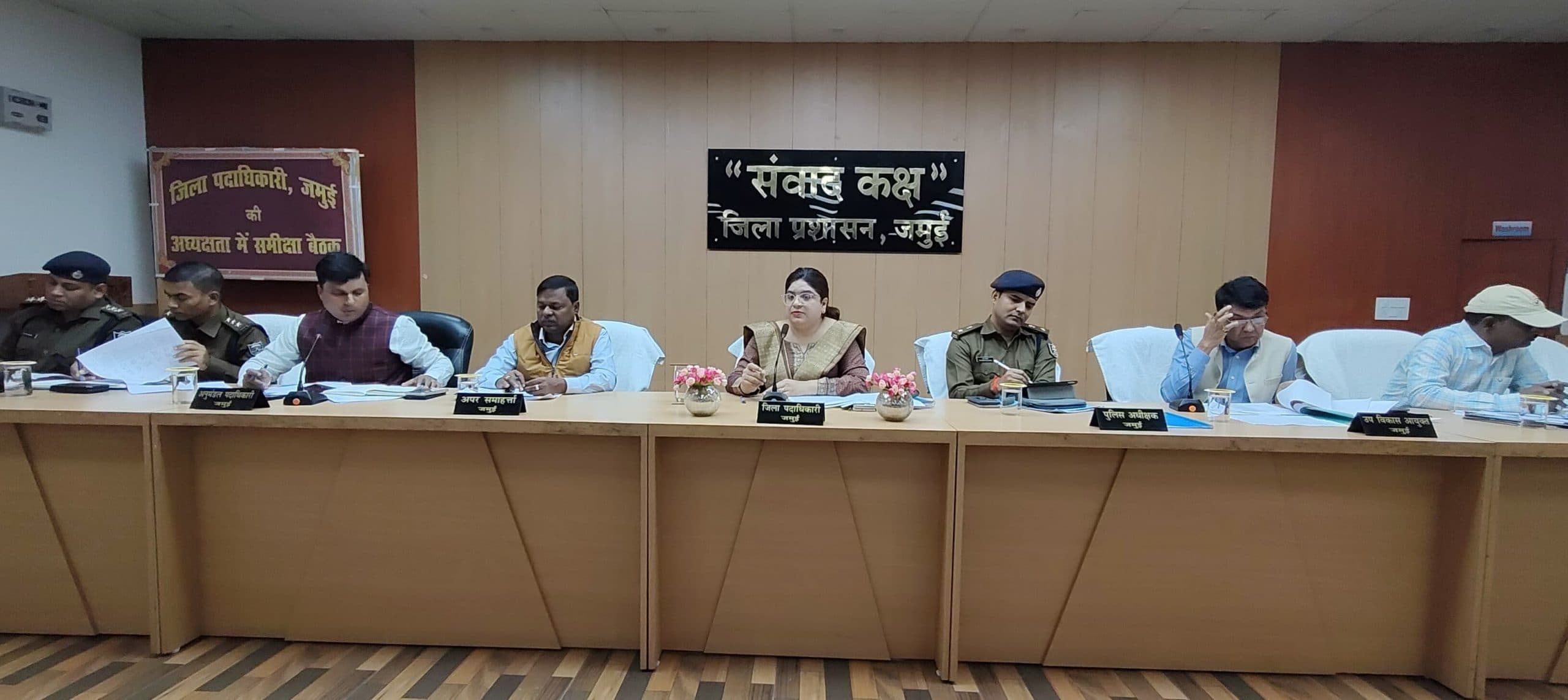 स्वच्छ, निष्पक्ष व शांतिपूर्ण वातावरण में हो मतदान : डीएम