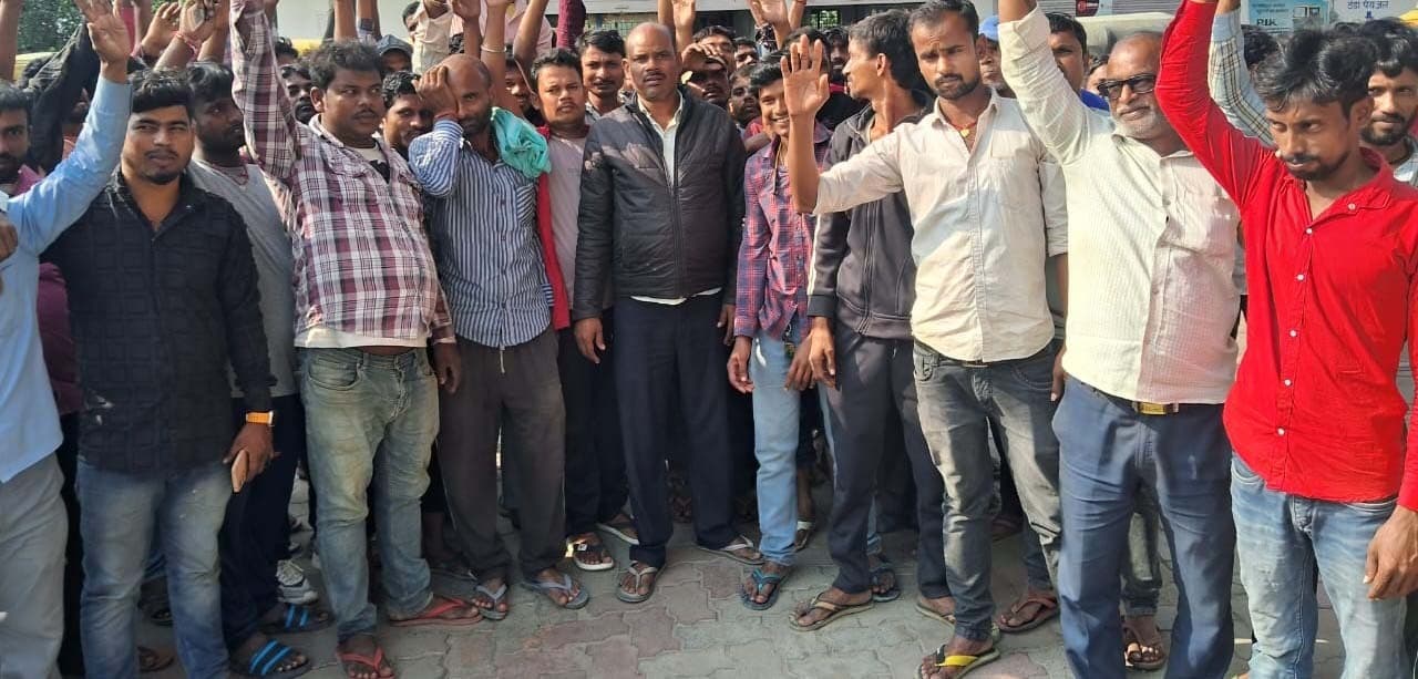 सीएनजी गैस पंप उपलब्ध करने को लेकर सौंपा ज्ञापन
